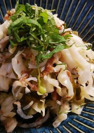 ごま油香る♪キャベツとわかめの梅肉和え-レシピのメイン写真