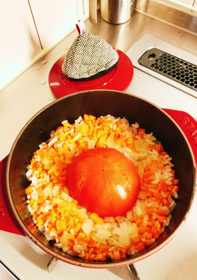 ツナ缶でトマト丸ごと炊き込みご飯-レシピのメイン写真