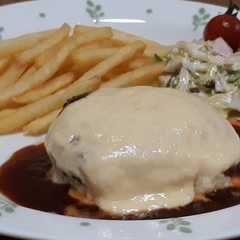 รูปของ 家庭で作る最高のチーズハンバーグ