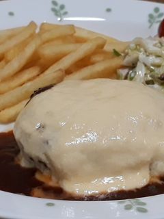 家庭で作る最高のチーズハンバーグ-レシピのメイン写真