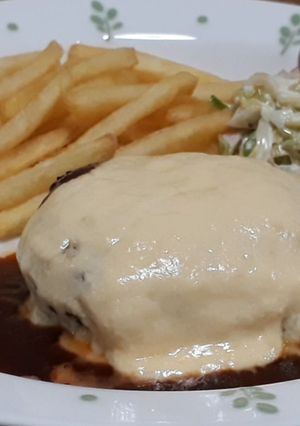 家庭で作る最高のチーズハンバーグ-レシピのメイン写真