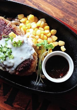鉄板ハンバーグ★めちゃ旨ガーリックソース-レシピのメイン写真
