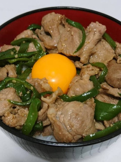 簡単!美味♪豚こまとピーマンのスタミナ丼-レシピのメイン写真