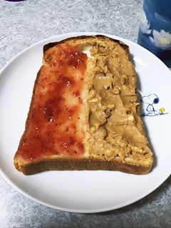 ピーナッツバターと苺ジャムの1/2-レシピのメイン写真