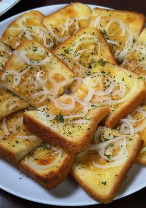 家飲み簡単おつまみ! 玉ねぎピザトースト-レシピのメイン写真