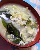 キャベツとワカメのゴクゴク中華卵スープ
