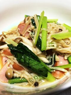 小松菜とソーセージの炒め物-レシピのメイン写真