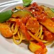 パンチェッタと夏野菜のトマトパスタ