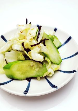 昆布茶&塩昆布で、キャベツと胡瓜の浅漬け-レシピのメイン写真