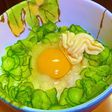 キュウリ入りの卵かけご飯