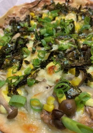 ゆかりのイブクロ　しめじとツナコーンピザ-レシピのメイン写真