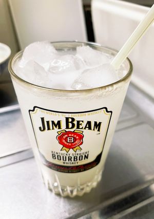 【酒カクテル】カルピスサワーハイ-レシピのメイン写真