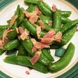 スナップえんどうとベーコンのにんにく炒め