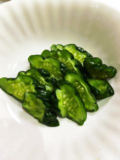 タッパで作るきゅうりの漬物 大量の消費に-レシピのメイン写真