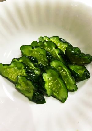 タッパで作るきゅうりの漬物 大量の消費に-レシピのメイン写真