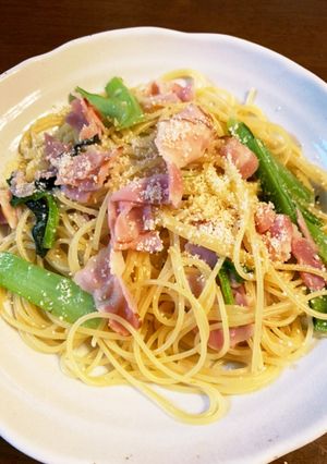 粉チーズと小松菜とベーコンのパスタ-レシピのメイン写真