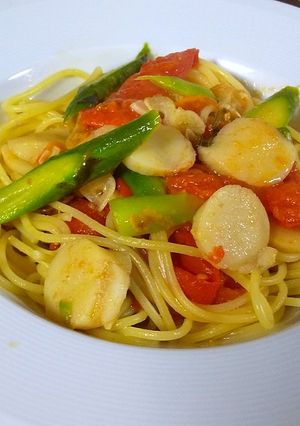 ホタテとアスパラとトマトのペペロンチーノ-レシピのメイン写真