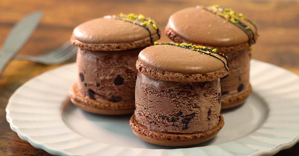 ♡ マカロン 完全再現】チョコマカロンアイス♪ by パンダワンタン 【クックパッド