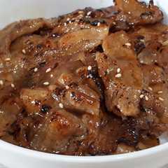 รูปของ 【豚丼】肉を香ばしく柔らかく