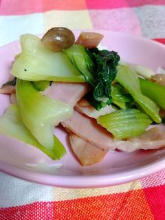 ベーコン・青梗菜・しめじのコンソメ炒め-レシピのメイン写真