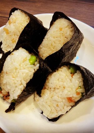梅干とこんぶと枝豆のおにぎり-レシピのメイン写真