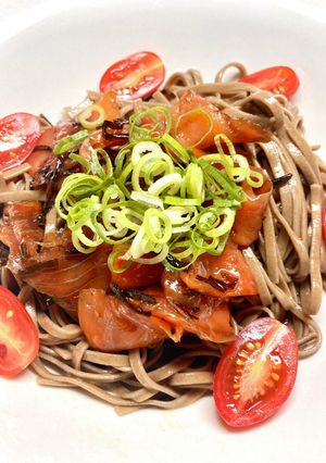 日本蕎麦の、サーモンごま油蕎麦-レシピのメイン写真