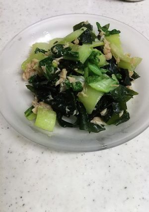 ワカメとツナ炒めプラス青菜-レシピのメイン写真