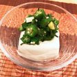簡単で食べ応え満点♪オクラきゅうりの冷奴