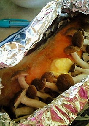 鮭としめじの味噌バター包み蒸し-レシピのメイン写真