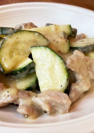 カチョエペペ風 ズッキーニ鶏肉 炒め-レシピのメイン写真