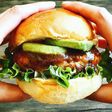 大豆ミートのスパイシーテリヤキバーガー