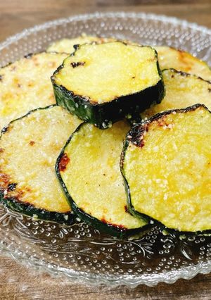 ズッキーニ 粉チーズ焼き 2 コンソメ味-レシピのメイン写真