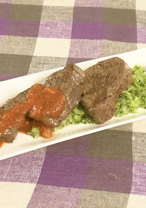 シカヒレ肉のステーキ ブロッコリーソース-レシピのメイン写真
