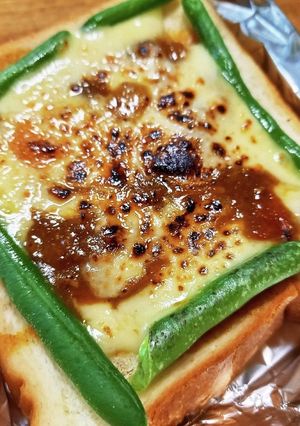 昨夜のカレーでチーズカレートースト-レシピのメイン写真