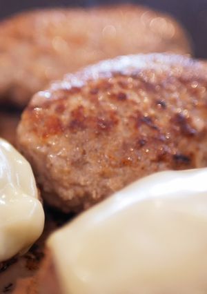 基本のハンバーグ＼チーズを乗せて！／-レシピのメイン写真