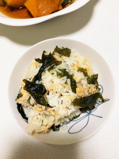 入れるだけ☆鮭とわかめの混ぜご飯!!-レシピのメイン写真