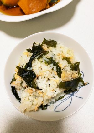 入れるだけ☆鮭とわかめの混ぜご飯！！-レシピのメイン写真