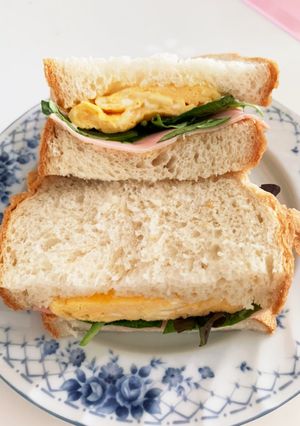 サラダとハムと卵焼きのサンドイッチ-レシピのメイン写真