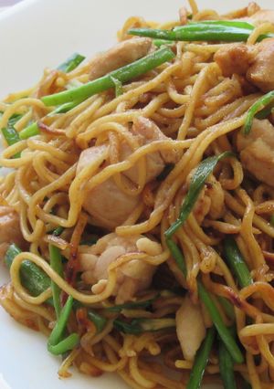 〖 鶏もも肉と青ニラの焼きそば 〗-レシピのメイン写真
