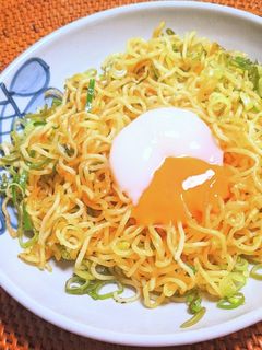 塩ダレ焼きそば温泉卵のせ-レシピのメイン写真