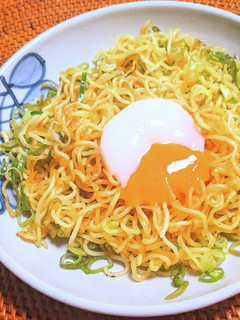 塩ダレ焼きそば温泉卵のせ-レシピのメイン写真