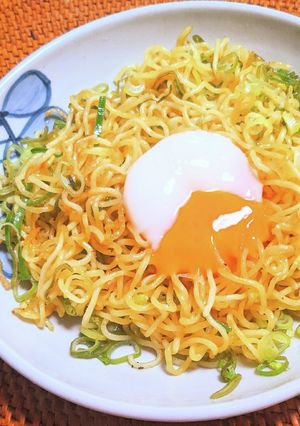 塩ダレ焼きそば温泉卵のせ-レシピのメイン写真