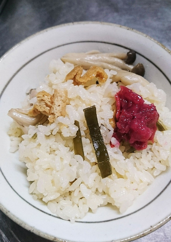 昆布出汁としめじ油揚げの炊き込みご飯-レシピのメイン写真