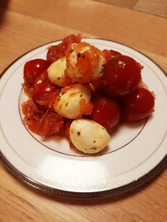 ワインに合う♪トマトとチーズのサラダ-レシピのメイン写真