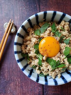 レンジde簡単!甘辛鶏そぼろ丼-レシピのメイン写真