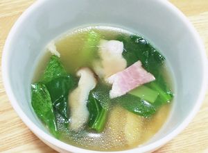 牛すじの茹で汁で♪小松菜と椎茸スープ-レシピのメイン写真