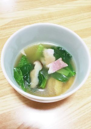 牛すじの茹で汁で♪小松菜と椎茸スープ-レシピのメイン写真