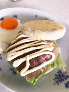生ハムとレタスとイングリッシュマフィンで-レシピのメイン写真