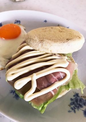 生ハムとレタスとイングリッシュマフィンで-レシピのメイン写真