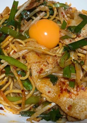豚コマとニラ・もやしのピリ辛焼きそば♬-レシピのメイン写真